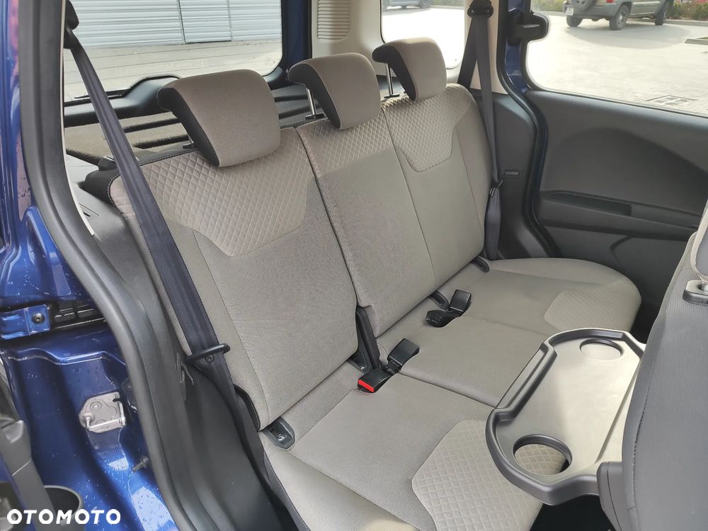 Ford Tourneo Courier 1.0 EcoBoost Titanium - 24