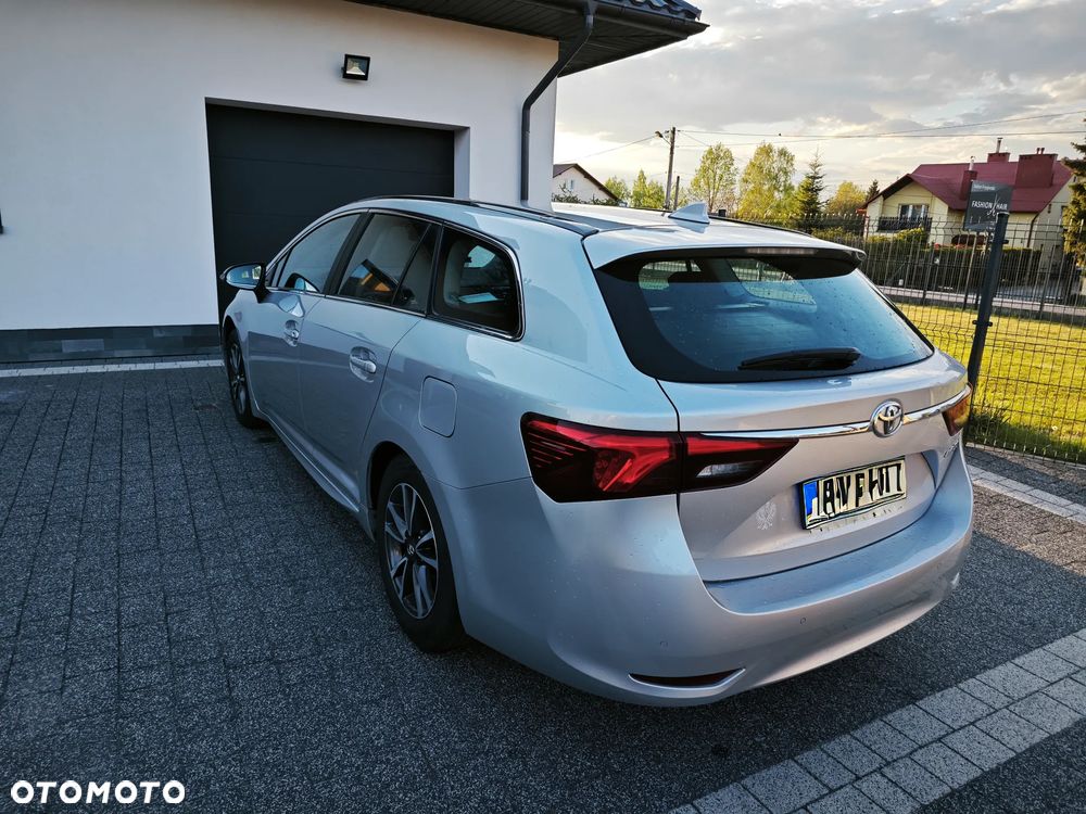 Toyota Avensis 1.8 Premium - 4