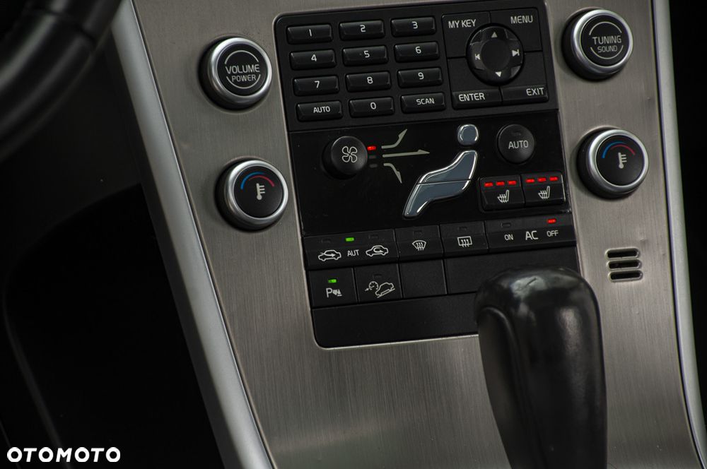 Volvo XC 60 D5 AWD Momentum - 36