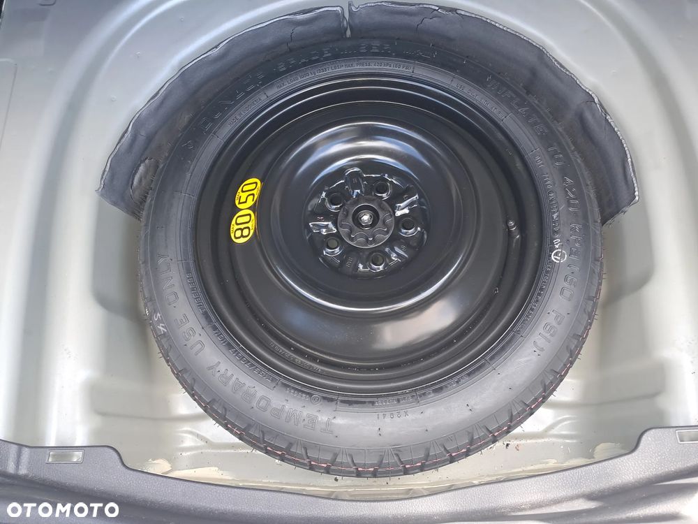 Toyota Camry 2.5 Hybrid Comfort CVT - 12