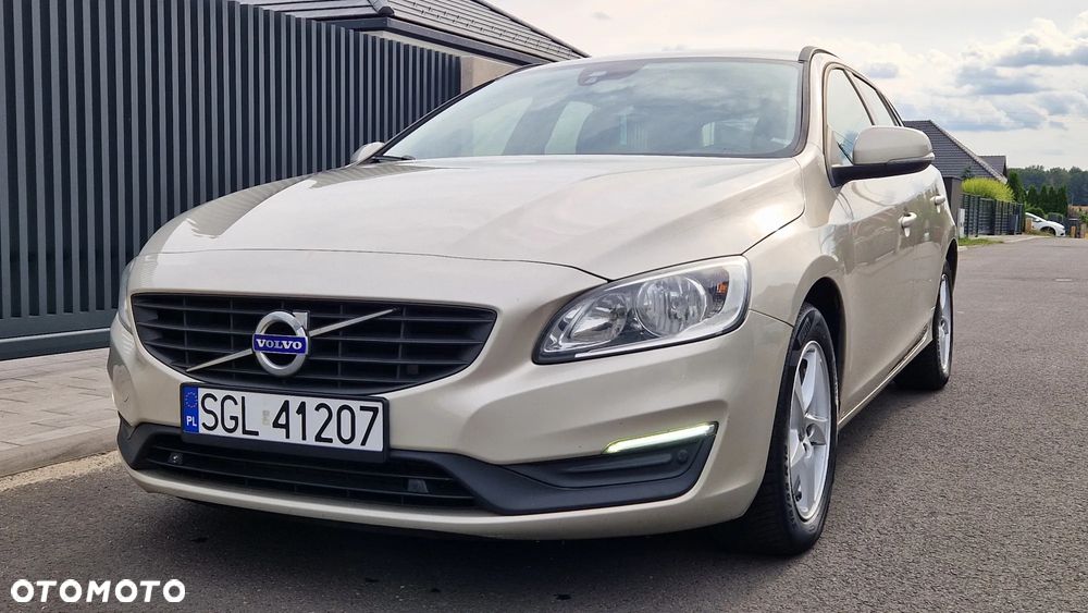 Volvo V60 D4 Drive-E Momentum - 16
