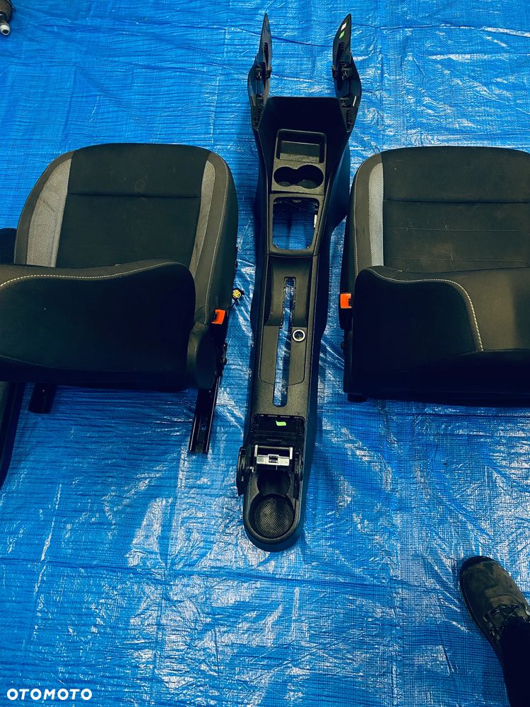 FOTEL FOTELE KANAPA BOCZKI TAPICERKA PODŁOKIETNIK TUNEL WNĘTRZE  SKODA RAPID SPACEBACK LIFT 17R KOMPLET EUROPA - 11