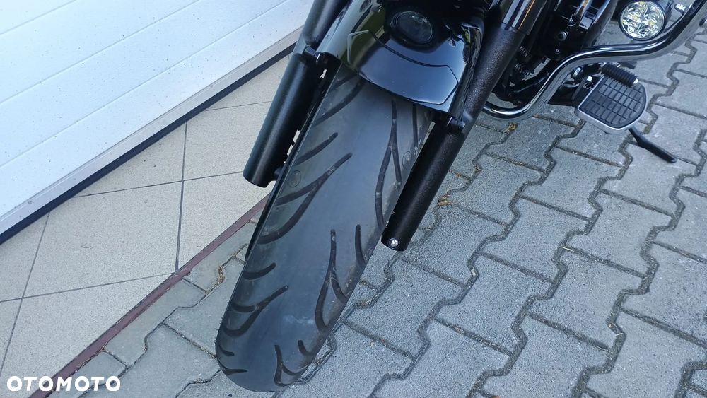 Suzuki Intruder - 22