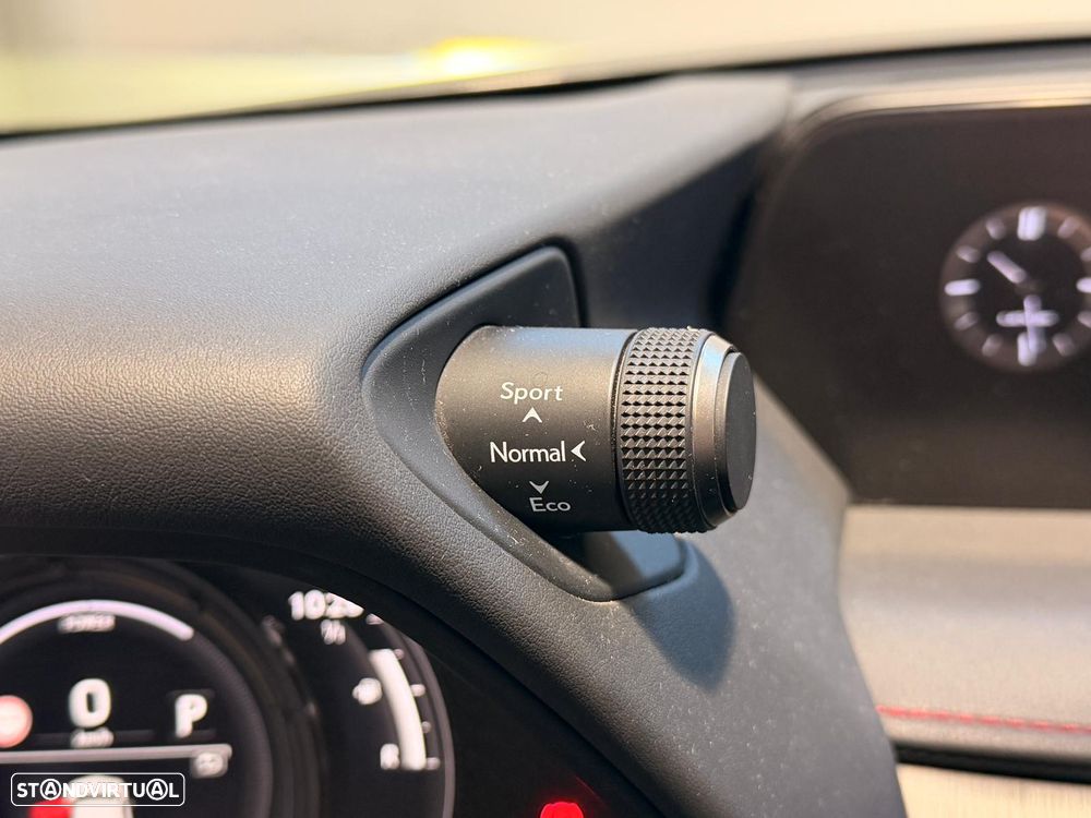 Lexus UX 250h F Sport - 37