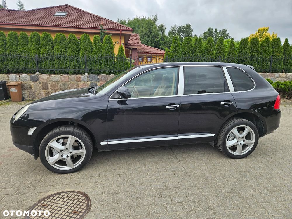 Porsche Cayenne - 1