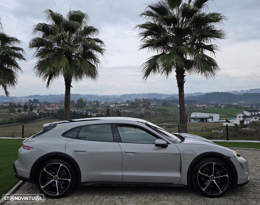Porsche Taycan Cross Turismo 4 - 14