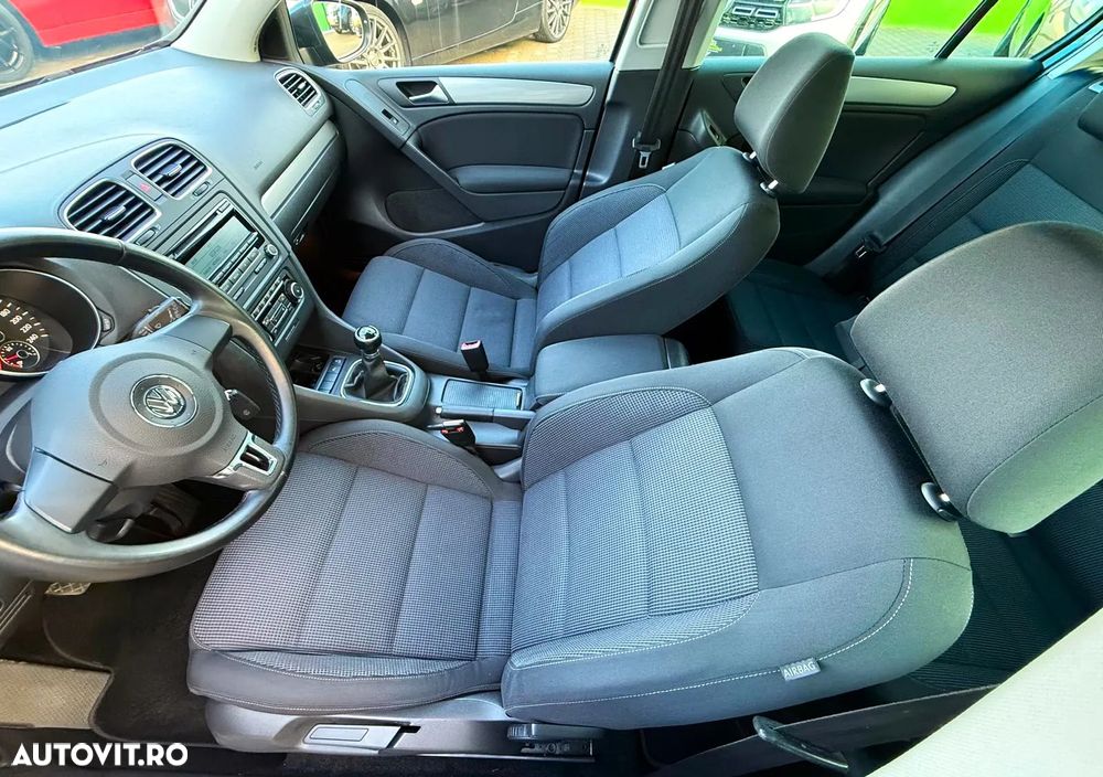 Volkswagen Golf 1.6 TDI DPF BlueMotion - 17