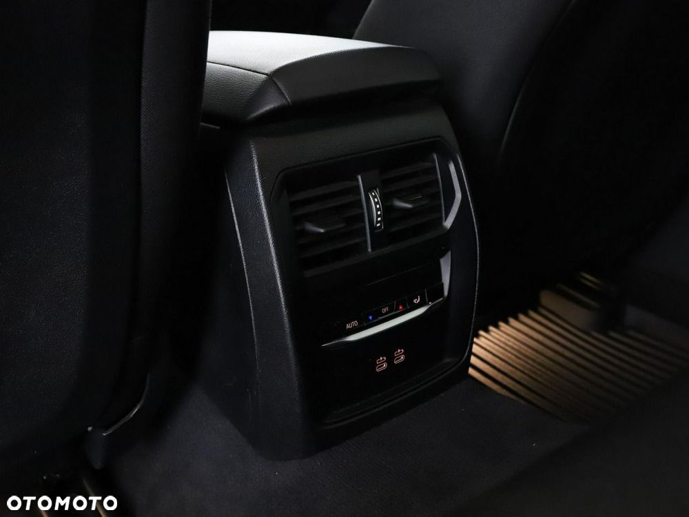 BMW Seria 3 318i - 40