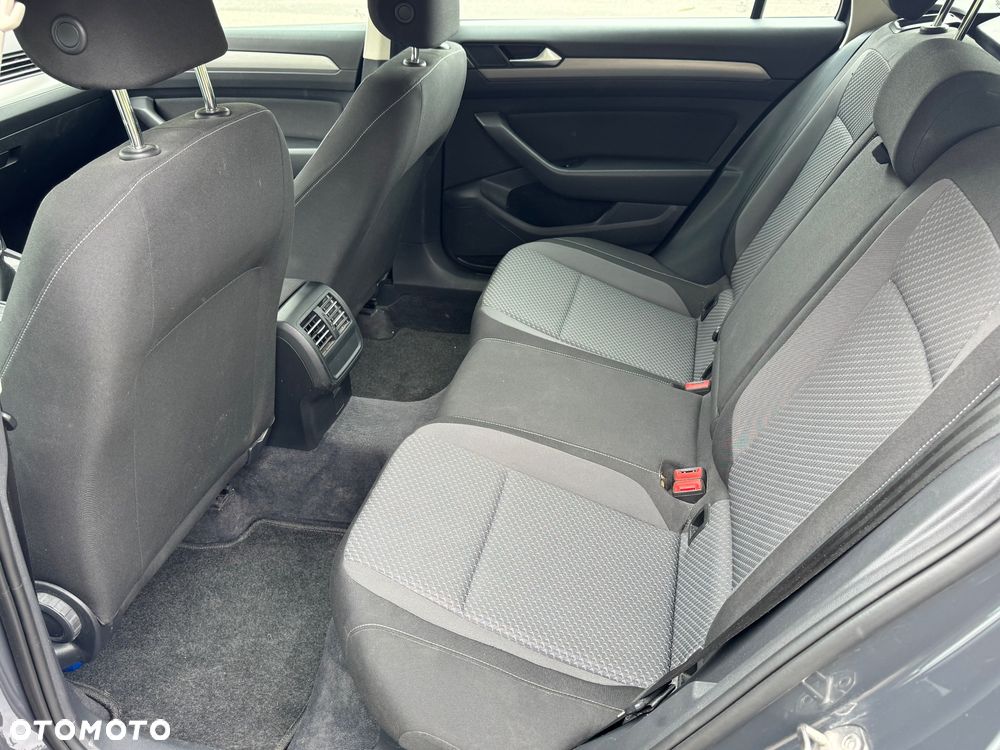 Volkswagen Passat 1.6 TDI BMT Trendline - 17