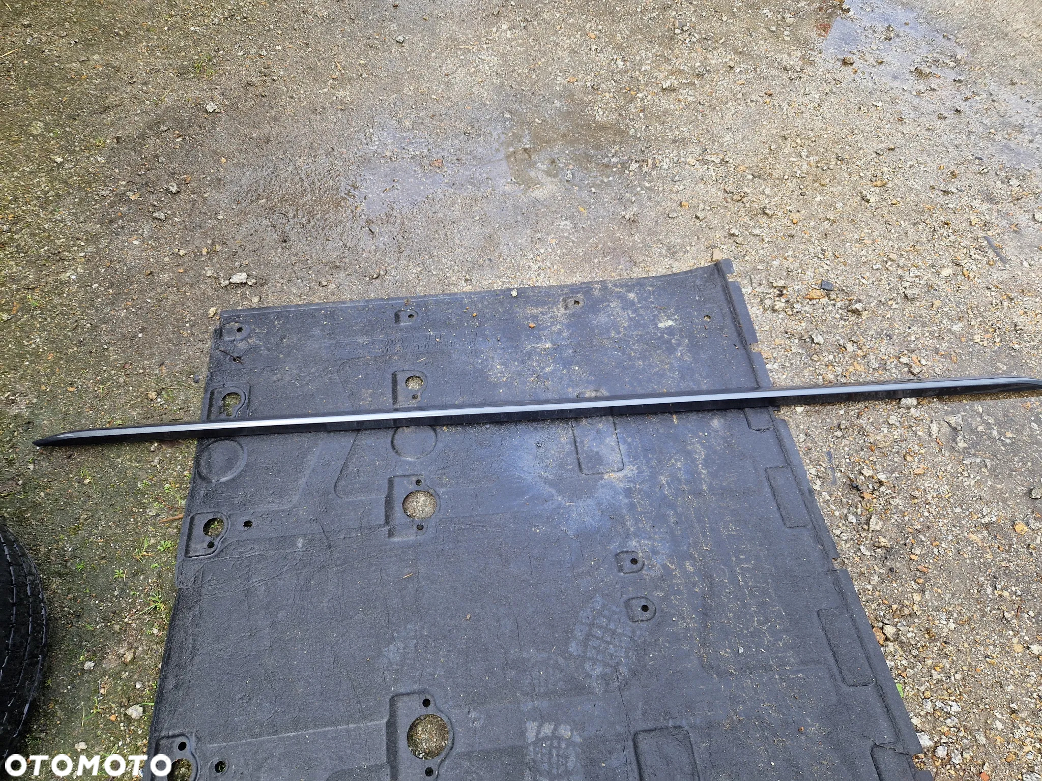 Audi A4 B9 LIFT listwa progowa prawa 8W0853932 - 2