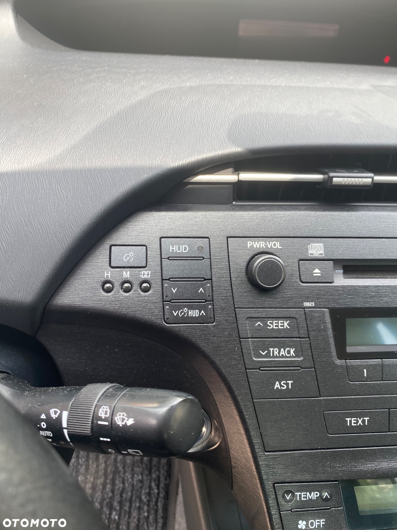 Toyota Prius (Hybrid) - 13