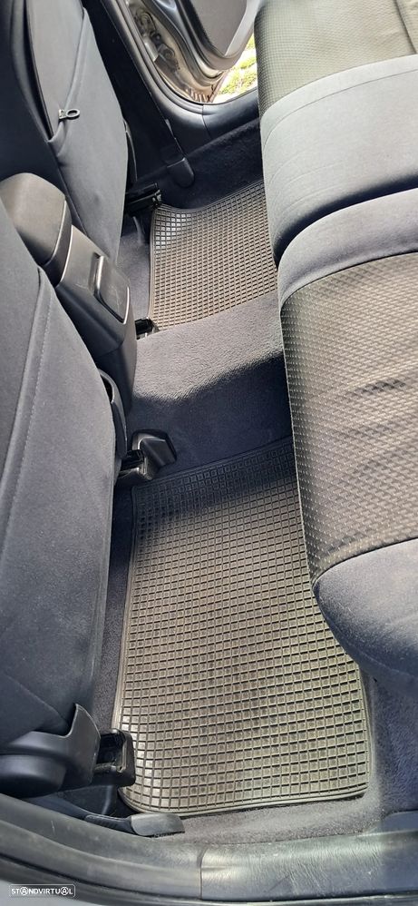 Toyota Corolla SW 1.6 VVT-i Sol - 17