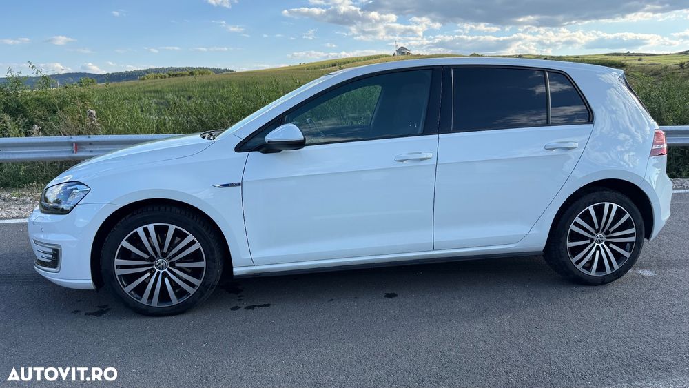 Volkswagen Golf - 1