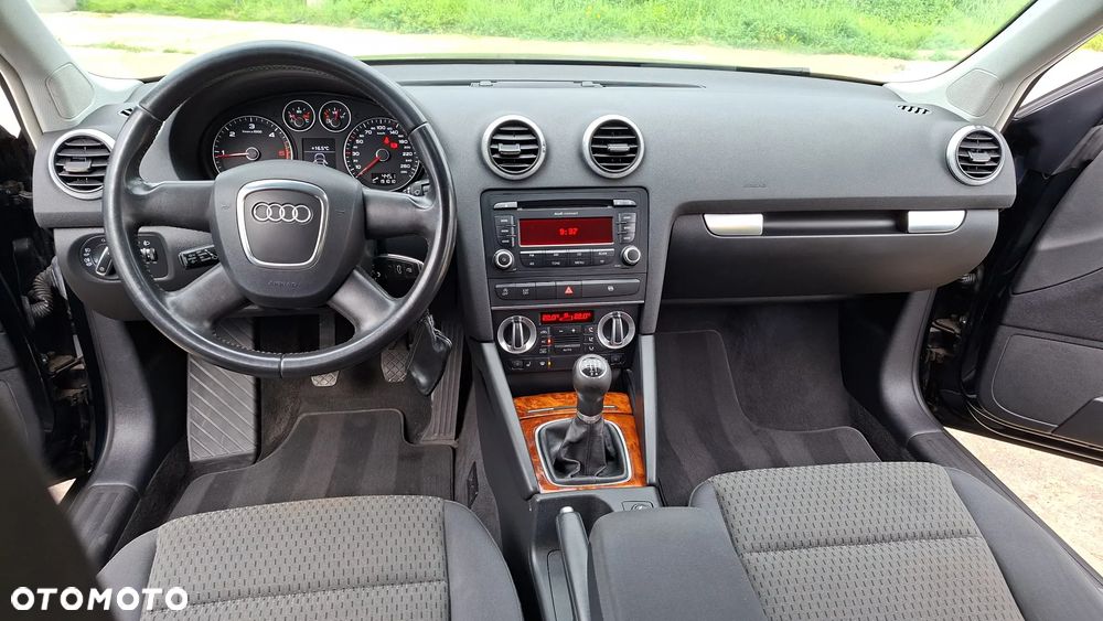 Audi A3 Sportback 1.6 TDI DPF Ambiente - 12