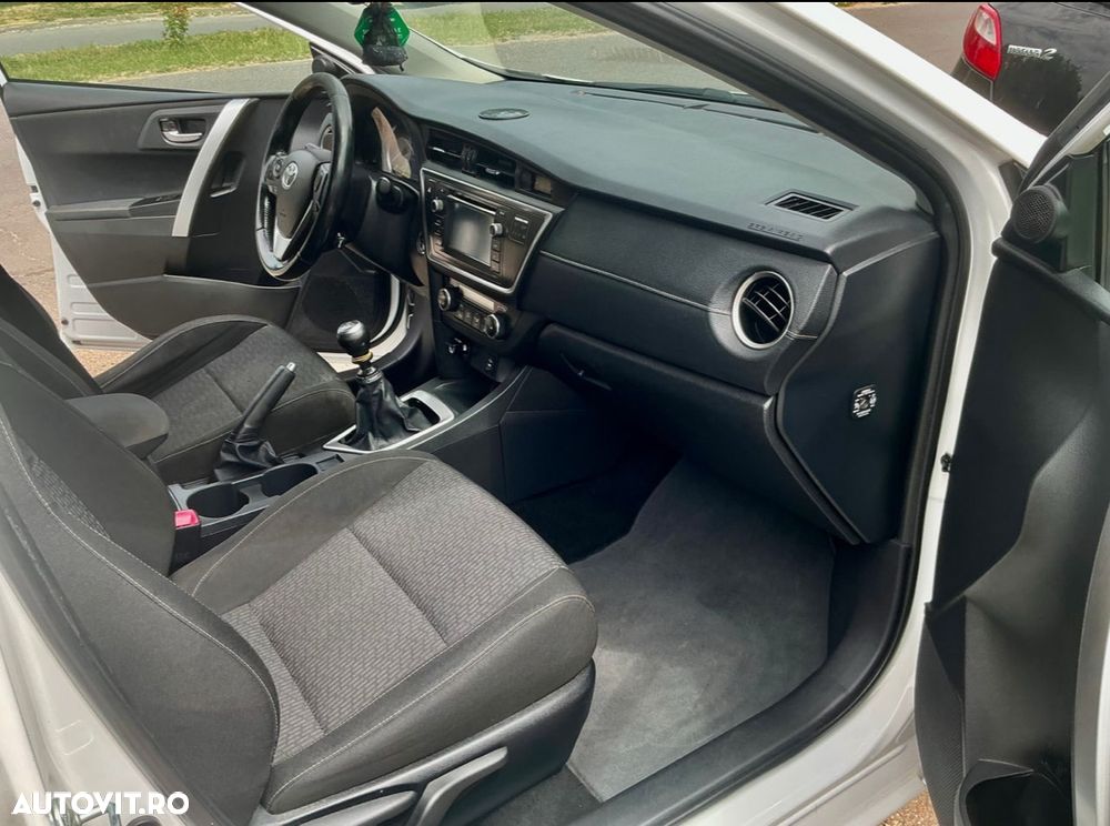 Toyota Auris 1.4 D-4D Luna - 7