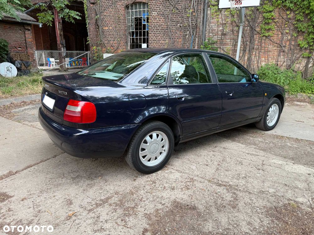 Audi A4 Limousine - 3