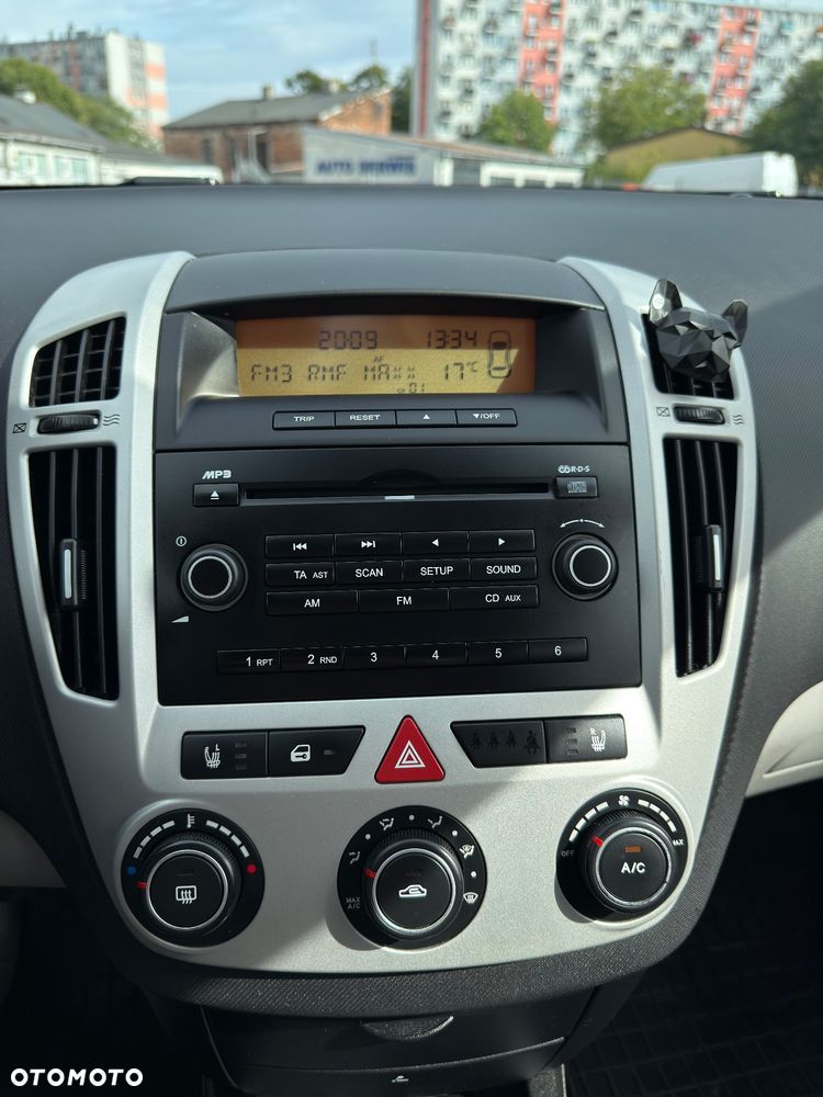 Kia Ceed - 12