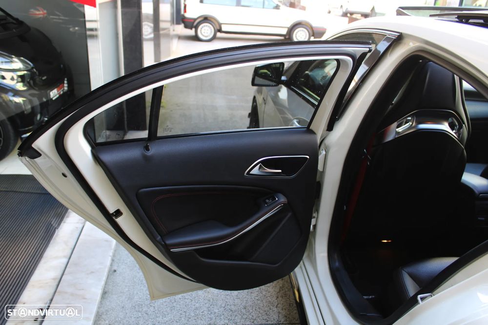 Mercedes-Benz A 45 AMG 4Matic Speedshift 7G-DCT - 24