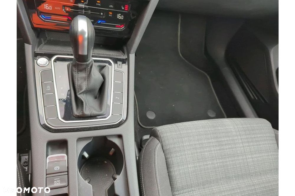 Volkswagen Passat Variant 2.0 TSI Business DSG - 12