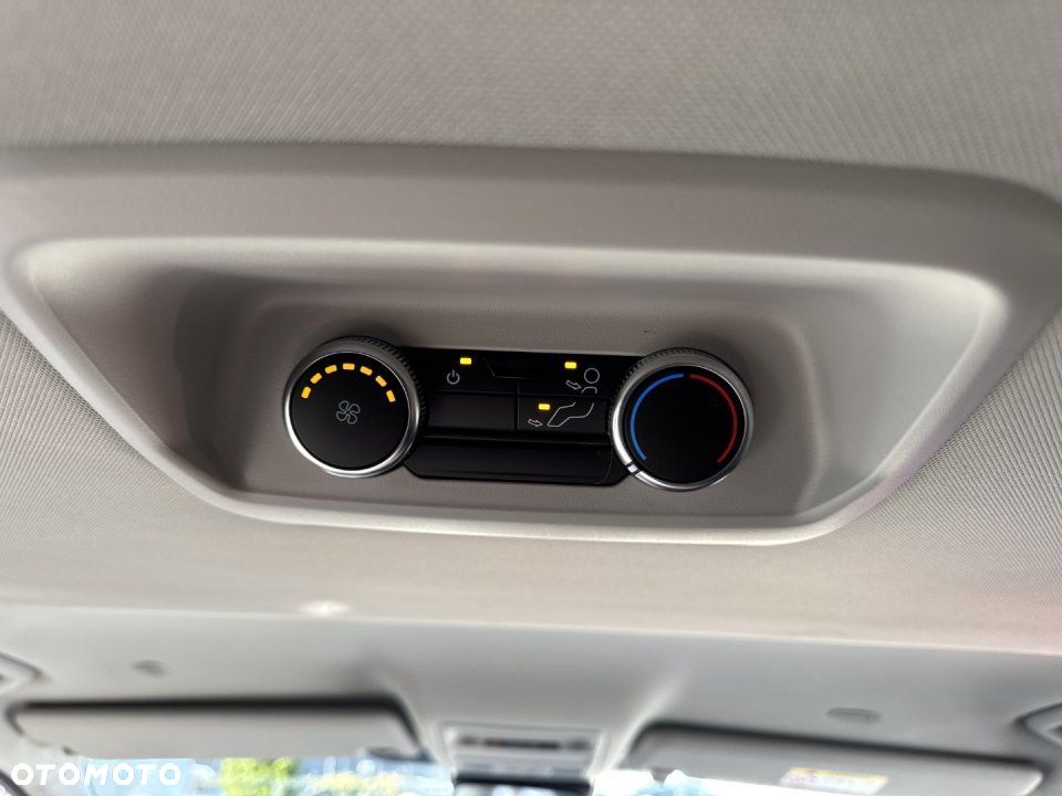 Ford Tourneo Custom - 21
