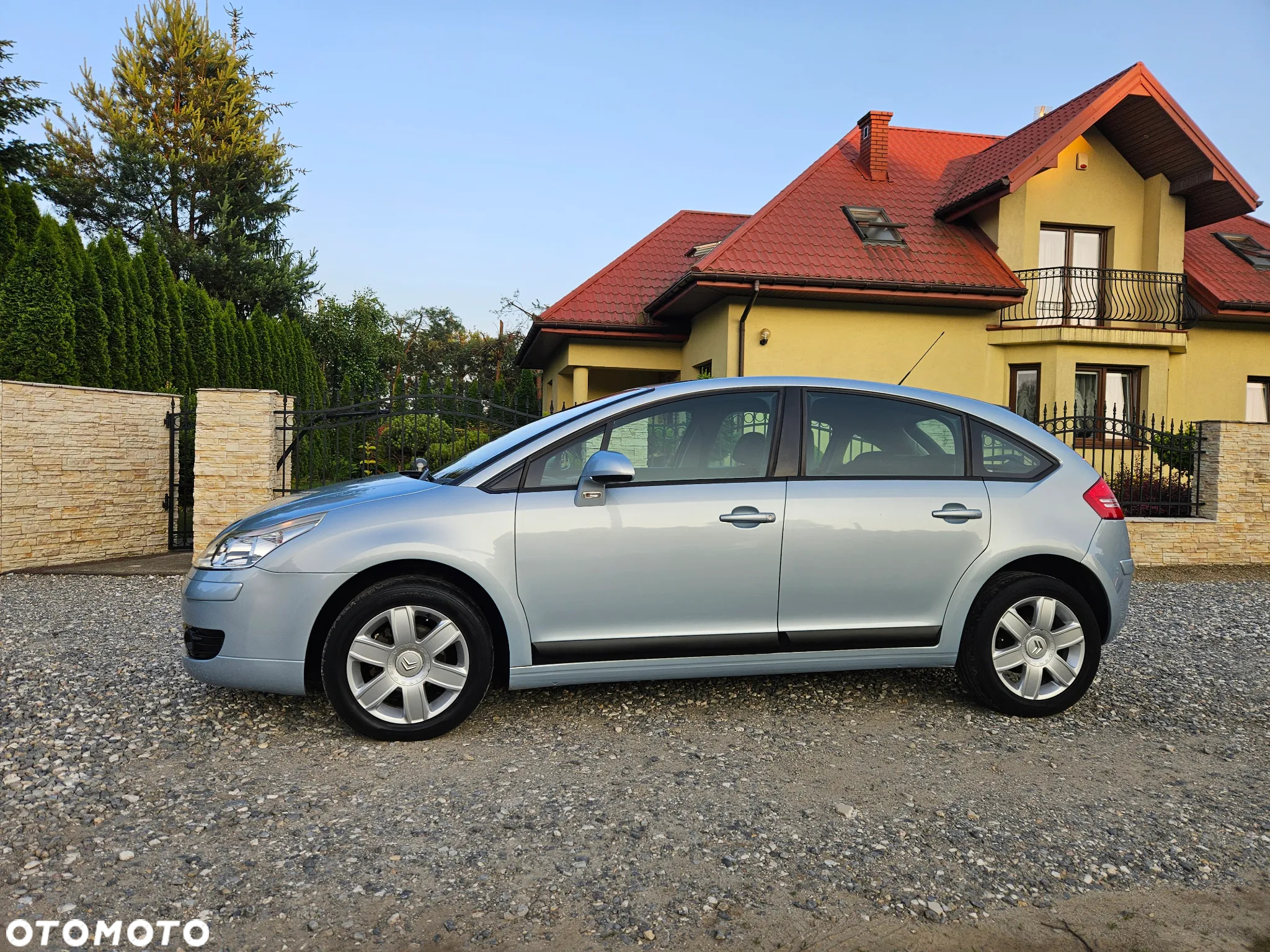 Citroën C4 1.6 16V Confort - 4