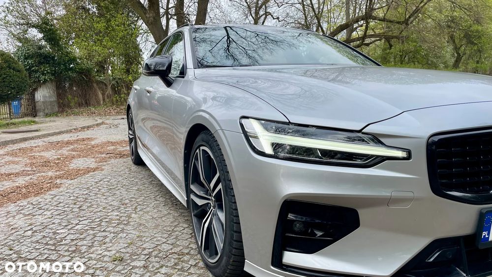 Volvo V60 B3 B R-Design - 1