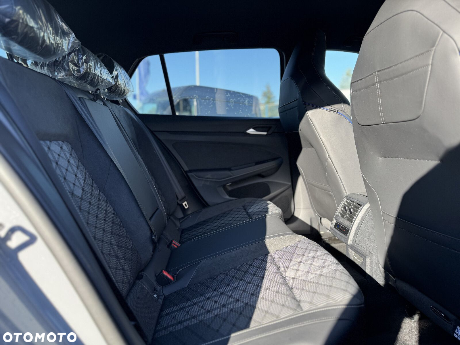 Volkswagen Golf - 11