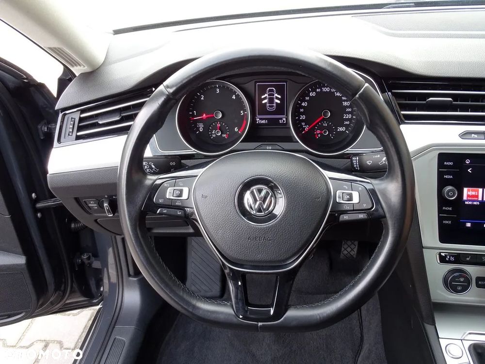 Volkswagen Passat 2.0 TDI BMT Comfortline - 29