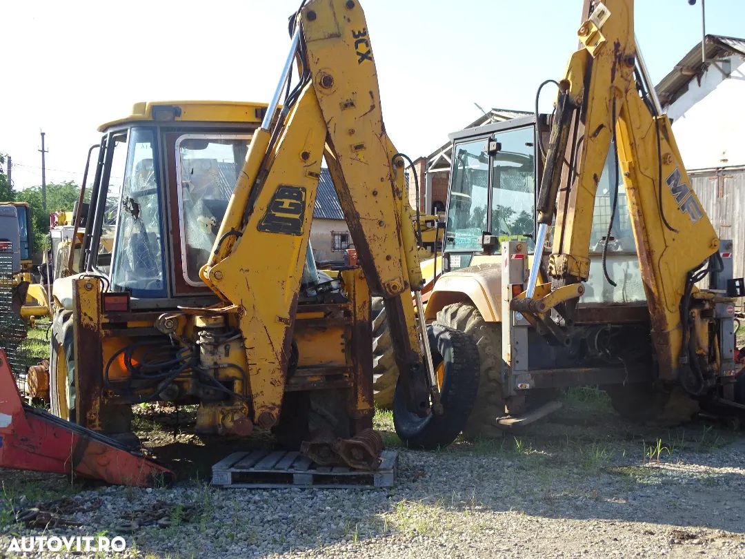Dezmembrez buldoexcavator JCB 3 cx - 1