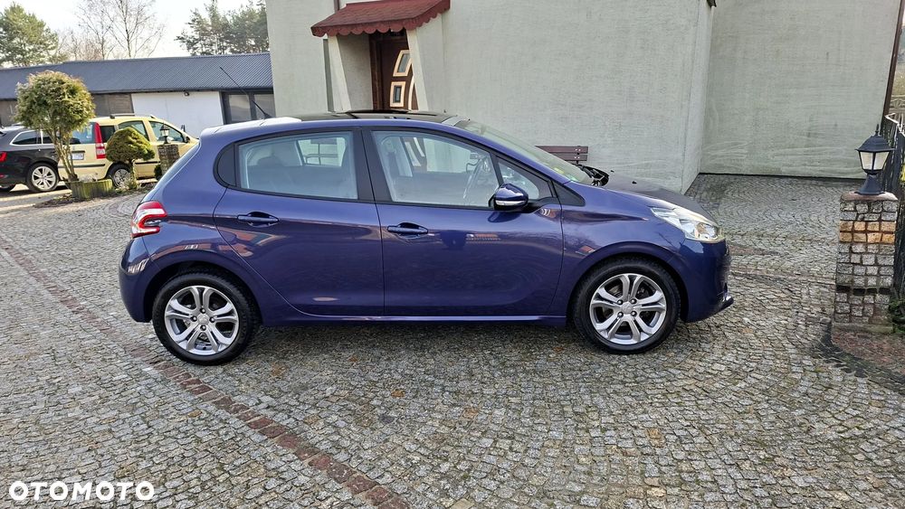 Peugeot 208 1.2 PureTech Allure - 19
