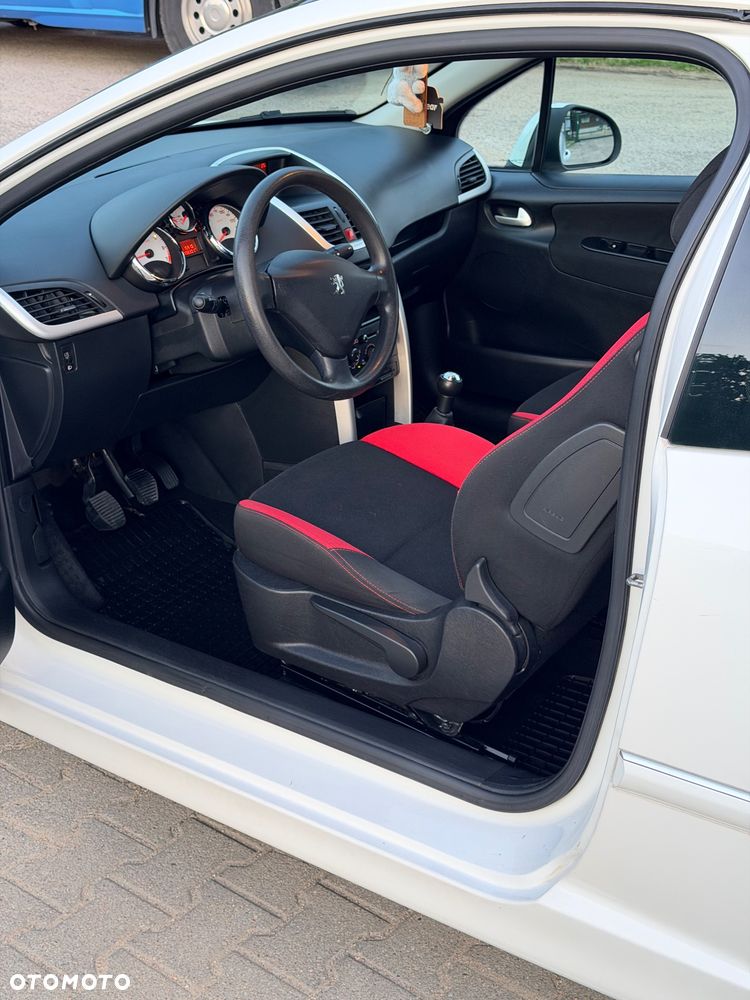 Peugeot 207 75 Urban Move - 11