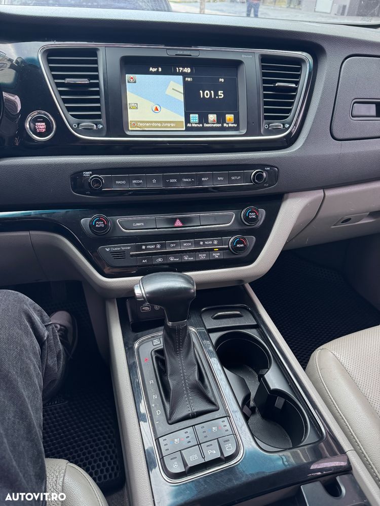 Kia Carnival - 18