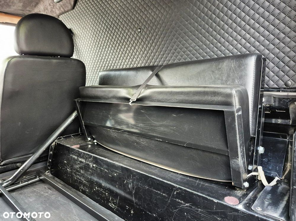 Land Rover Defender 2.2 TD4 E - 30