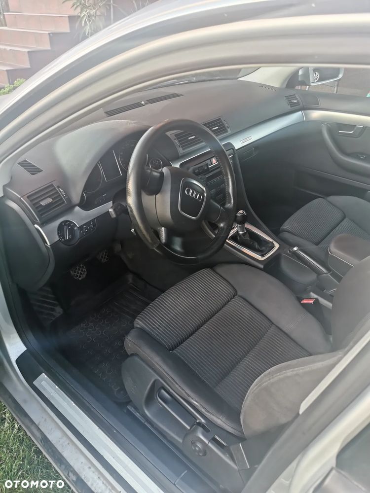 Audi A4 Limousine - 12