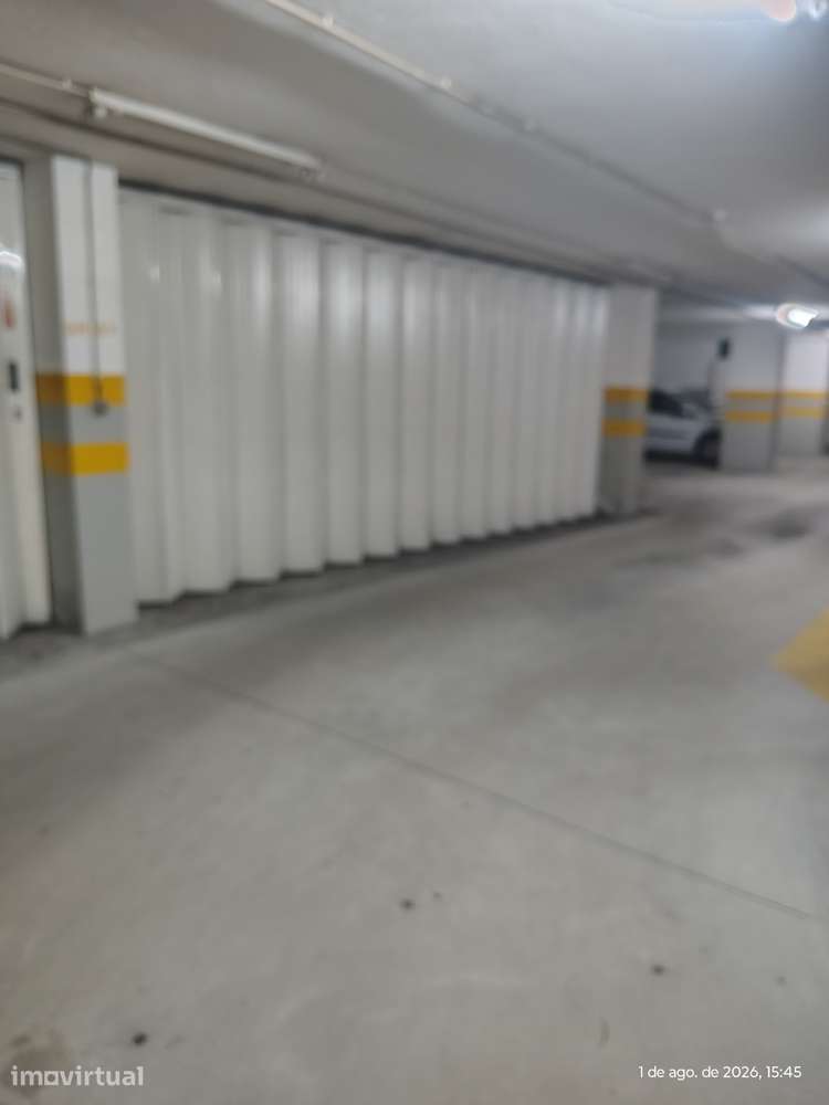 Garagem Fechada 37 m² – 2 Carros com Saída Independente – Vermoim Maia - Grande imagem: 3/5