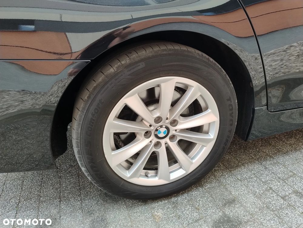 BMW Seria 5 518d - 38