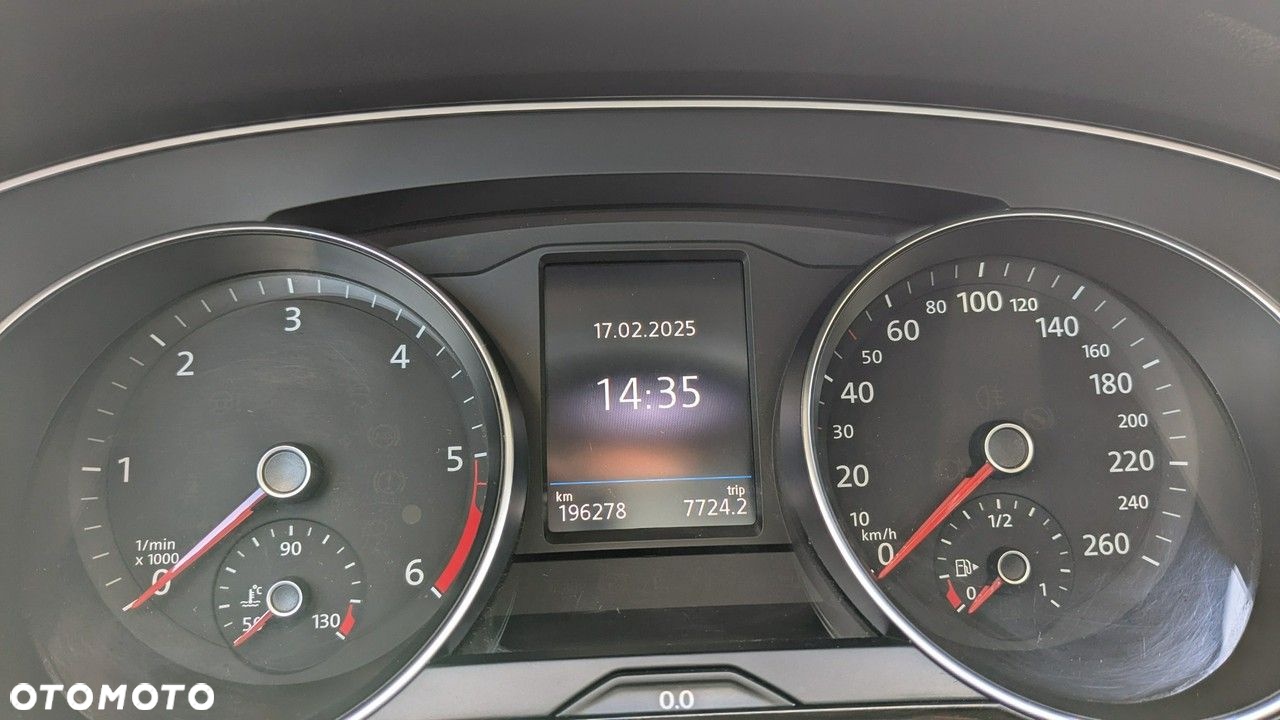 Volkswagen Passat - 20