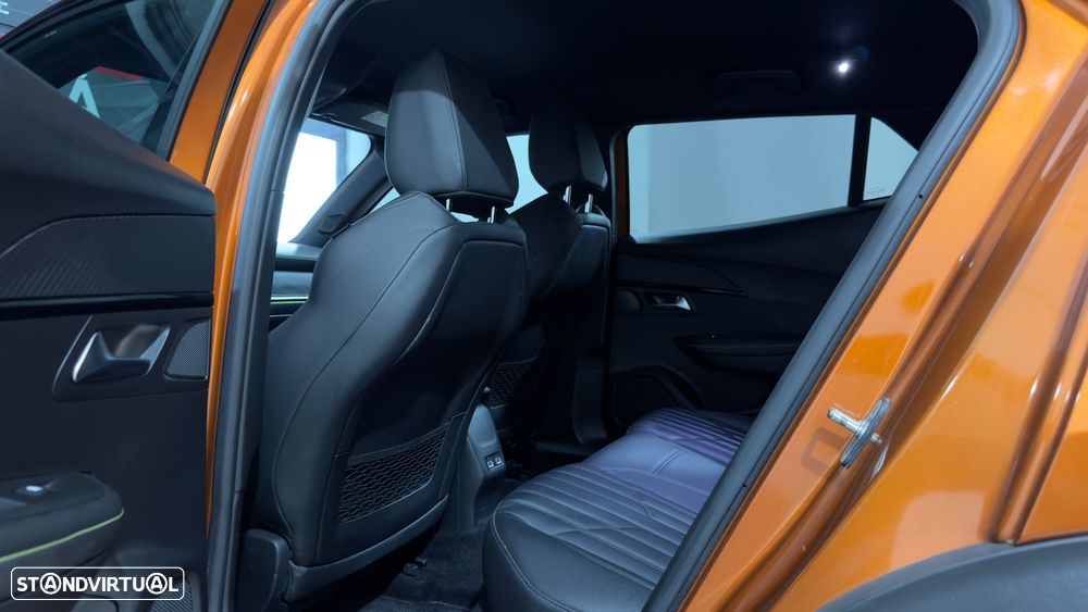 Peugeot 2008 PureTech 155 EAT8 GT - 13