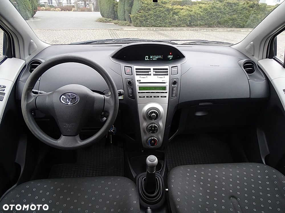Toyota Yaris 1.3 Luna Premium - 16