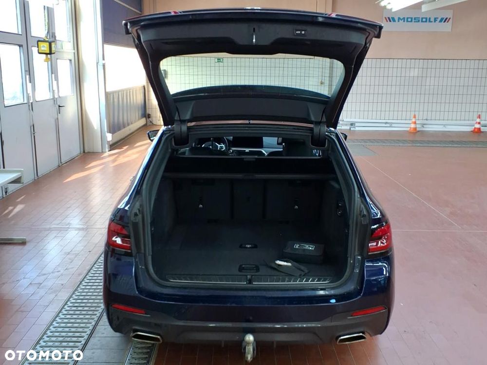 BMW Seria 5 540i xDrive - 14