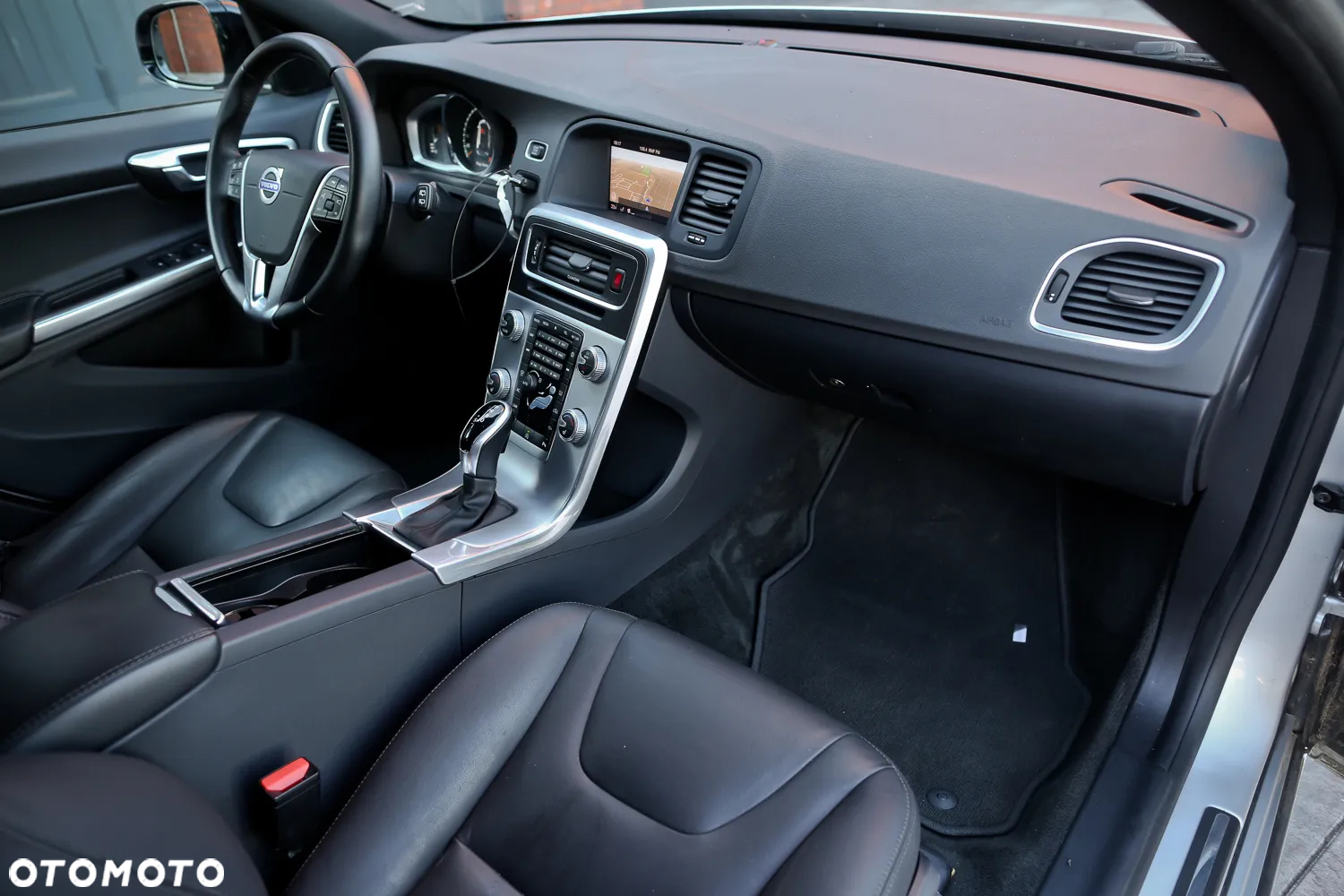 Volvo V60 Cross Country D3 Geartronic - 24