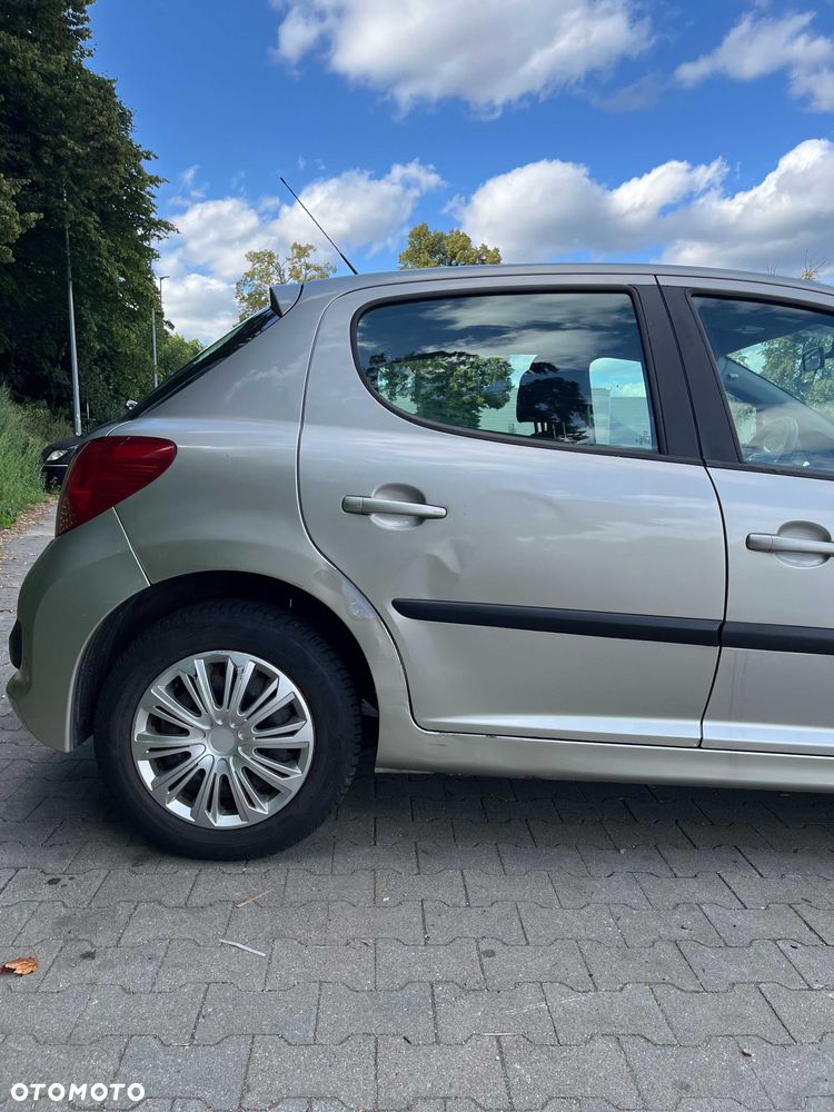 Peugeot 207 - 8
