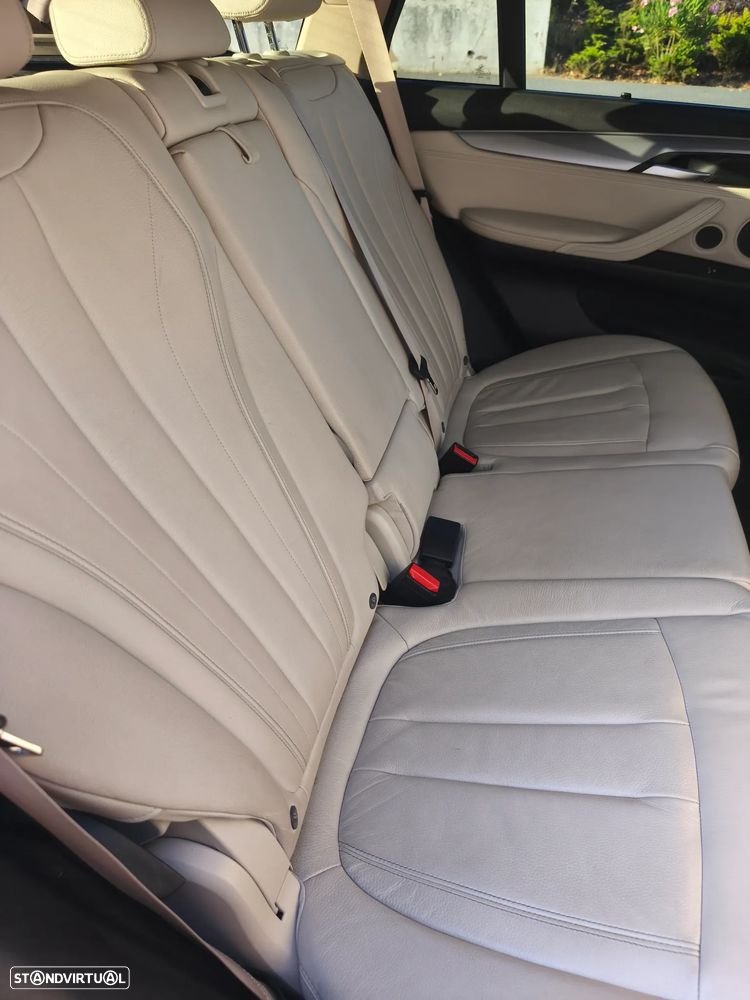 BMW X5 25 d sDrive Comfort 7L - 12