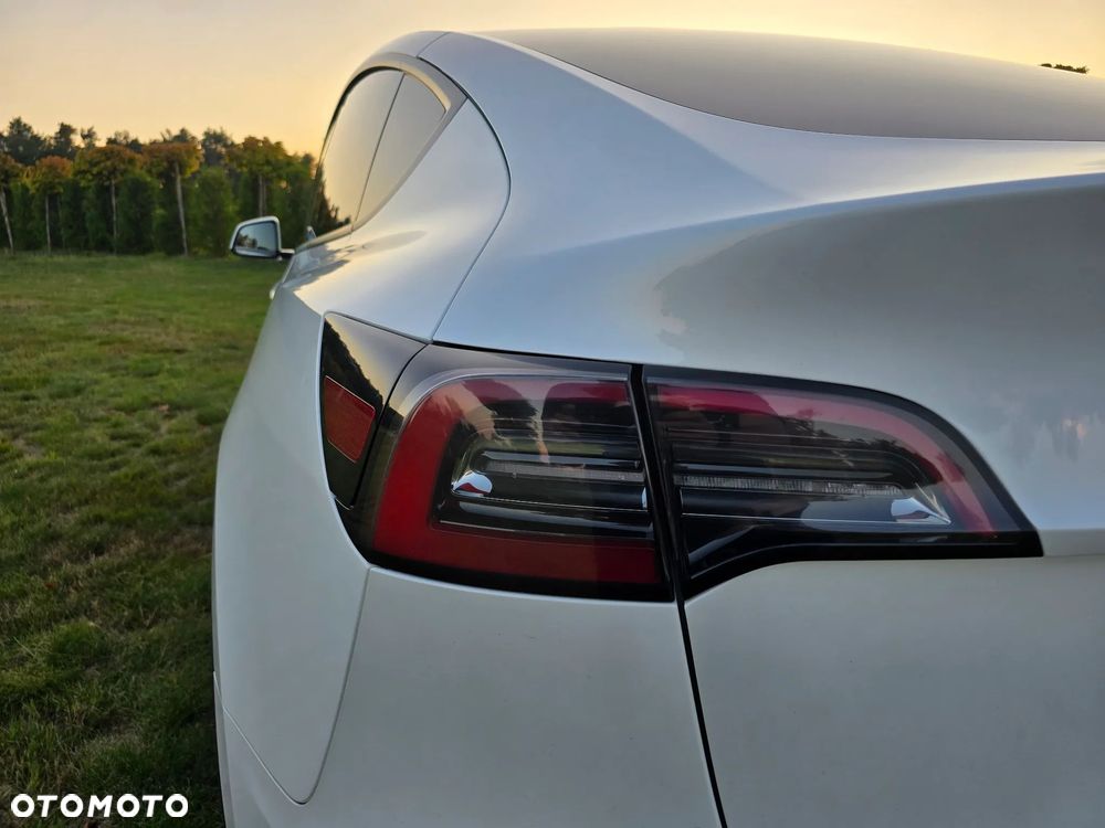 Tesla Model Y - 9