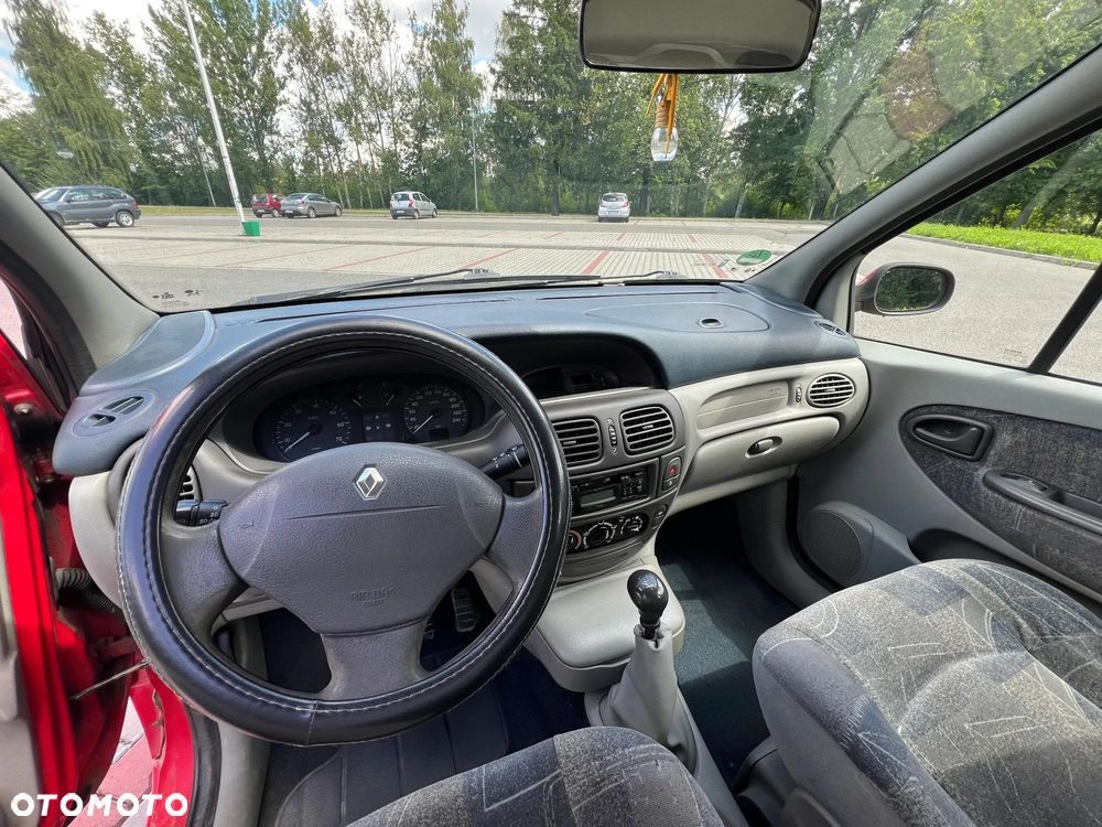 Renault Scenic 1.6 16V Family - 8