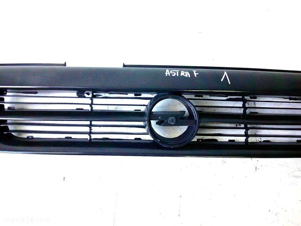 opel astra f 1 i 91-94r grill atrapa - 3