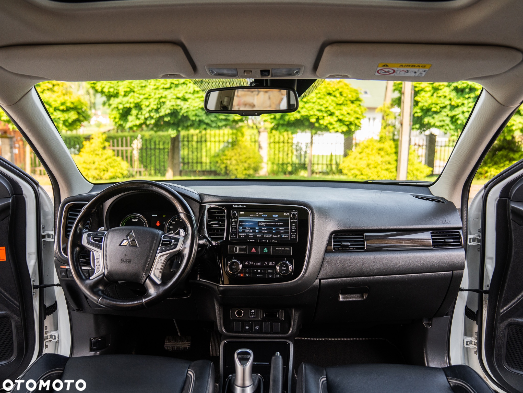 Mitsubishi Outlander 2.0 4WD Plug-In Hybrid Plus - 30