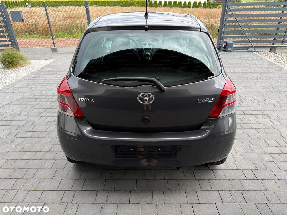 Toyota Yaris - 10