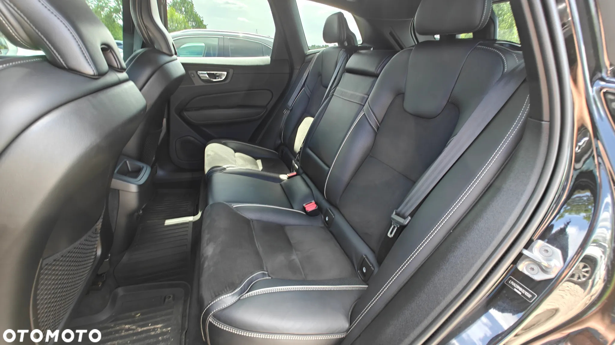 Volvo XC 60 T6 AWD Geartronic RDesign - 16