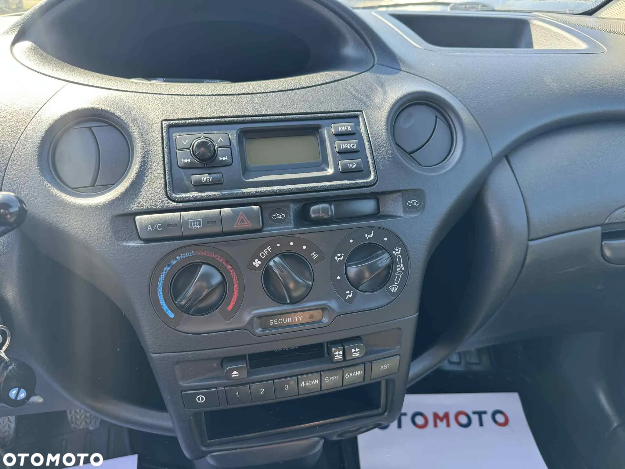 Toyota Yaris 1.3 Terra - 9